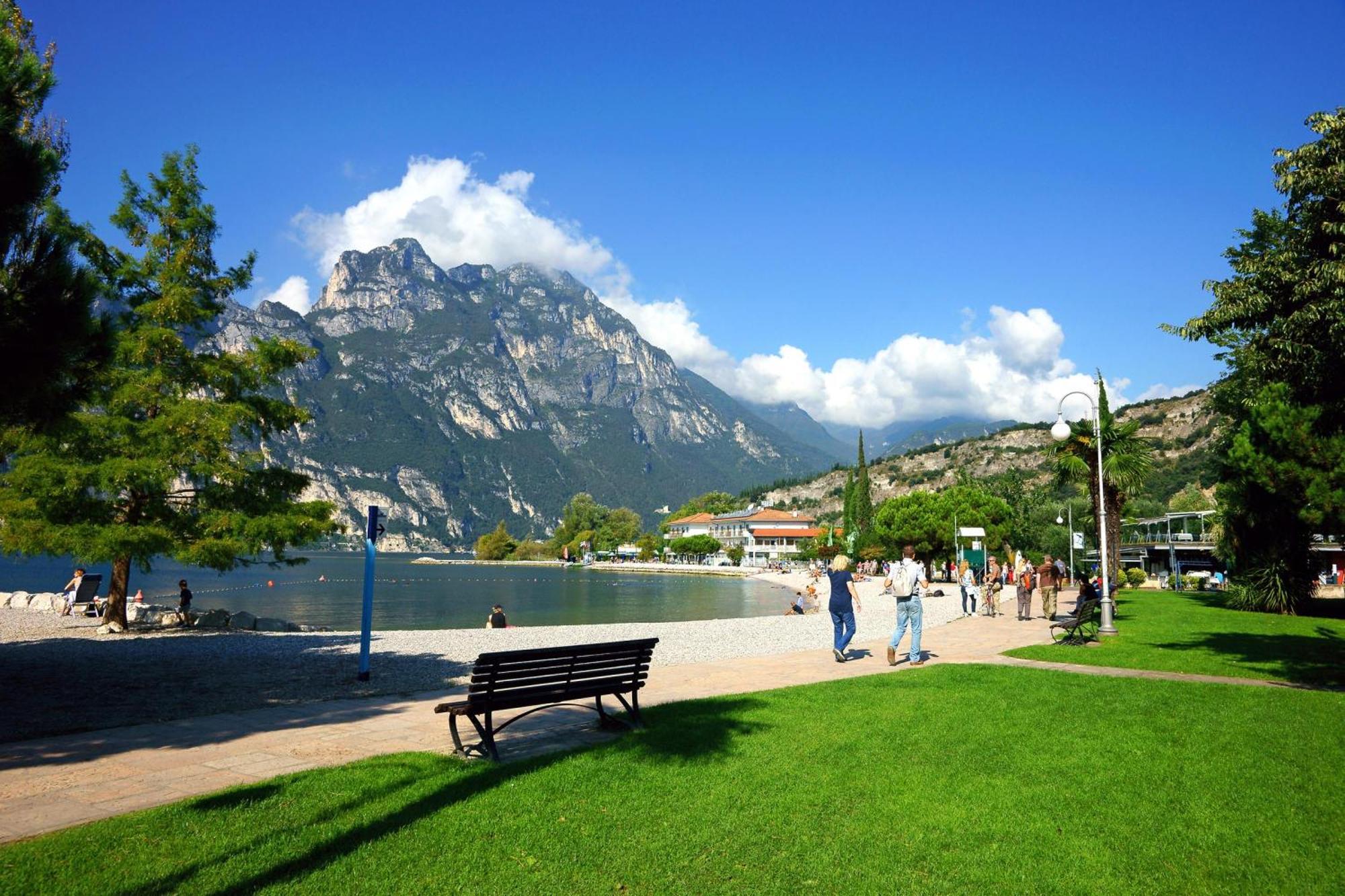Claz House - Happy Rentals Riva del Garda Buitenkant foto