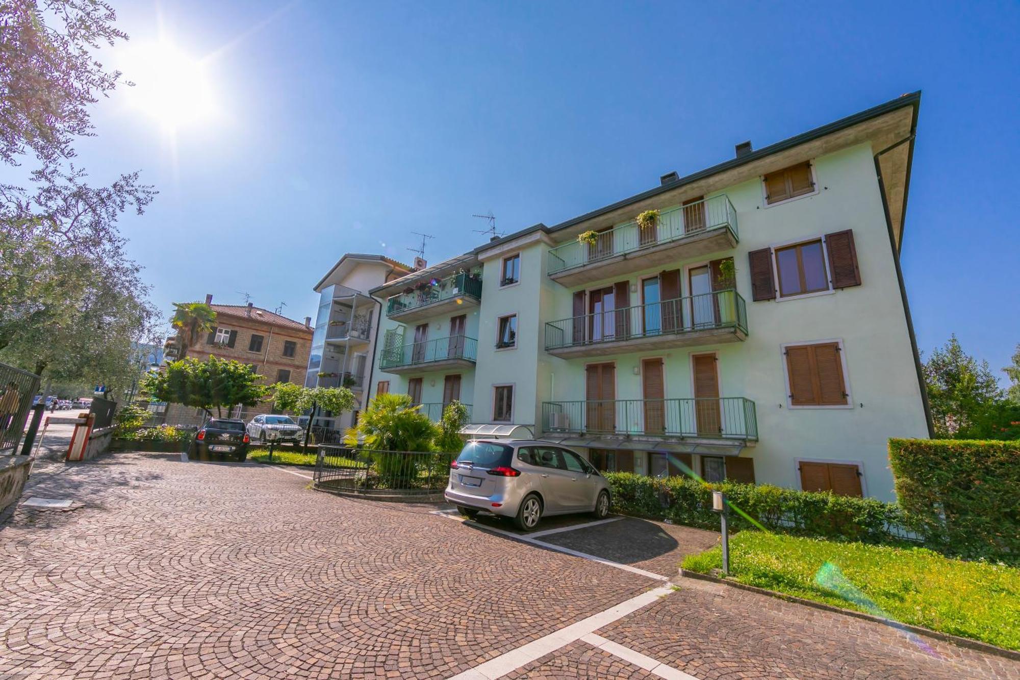 Claz House - Happy Rentals Riva del Garda Buitenkant foto